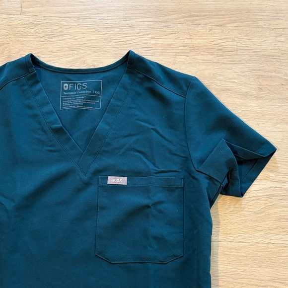 FIGS Women's Caribbean Blue Scrub Top - Picture 2 of 4